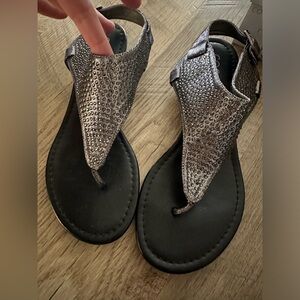 SZ 9 NWOT Silver Pewter Bling Bling sandals